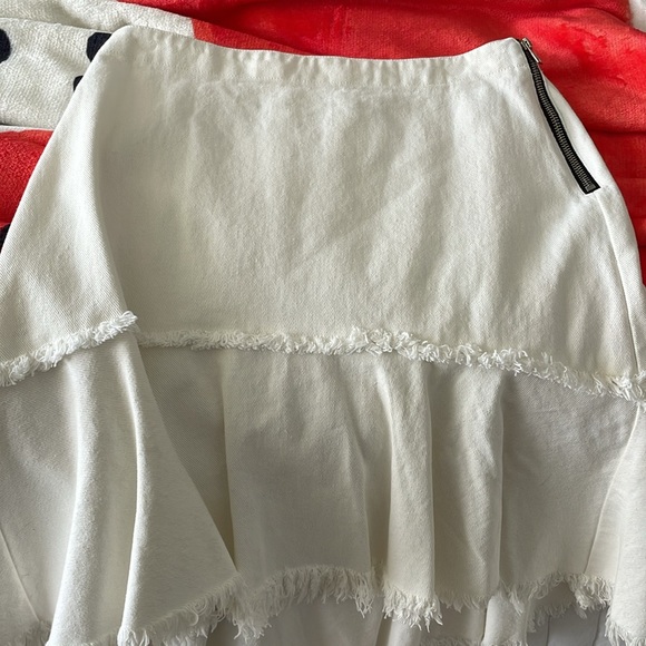 JOA WHITE FRAYED DENIM SKIRT - Picture 7 of 9
